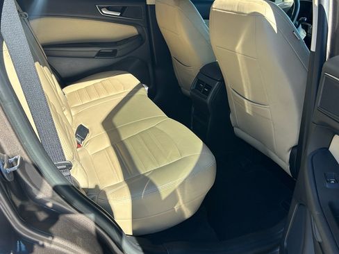Used 2019 Ford Edge SE image 28