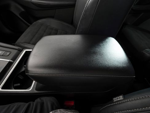 Used 2023 Mitsubishi Outlander SE image 28