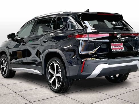 New 2026 Volkswagen Tiguan SE image 3