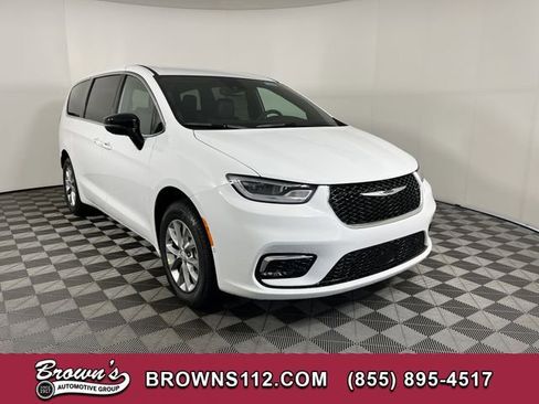 New 2026 Chrysler Pacifica Select image 1