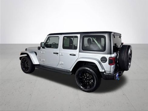 Used 2023 Jeep Wrangler Unlimited Sahara w/ Cold Weather Group AWD/4WD image 8
