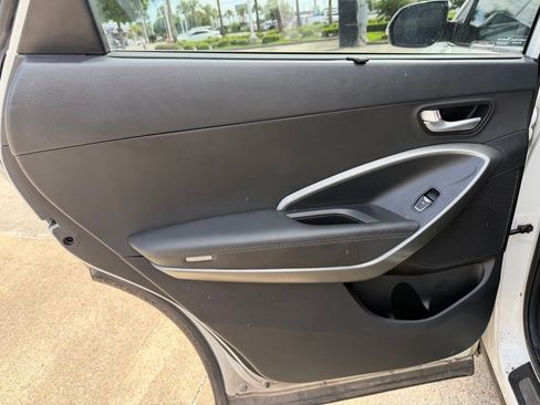 Used 2017 Hyundai Santa Fe SE w/ SE Premium Package 02 FWD image 7