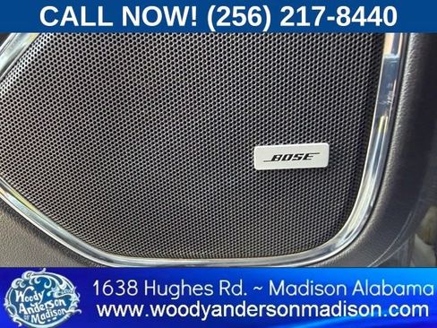 Used 2019 Chevrolet Suburban LT w/ LT Signature Package RWD image 11