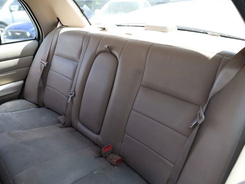 Used 2004 Ford Crown Victoria LX RWD image 14