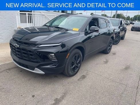 Used 2025 Chevrolet Blazer LT w/ Midnight/Sport Edition FWD image 2