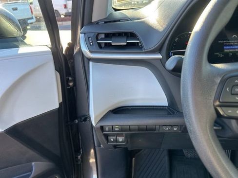 Used 2025 Toyota Sienna LE image 27