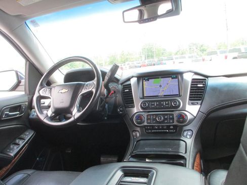 Used 2018 Chevrolet Tahoe Premier AWD/4WD image 28