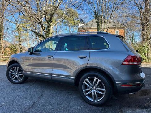 Used 2015 Volkswagen Touareg VR6 AWD/4WD image 9