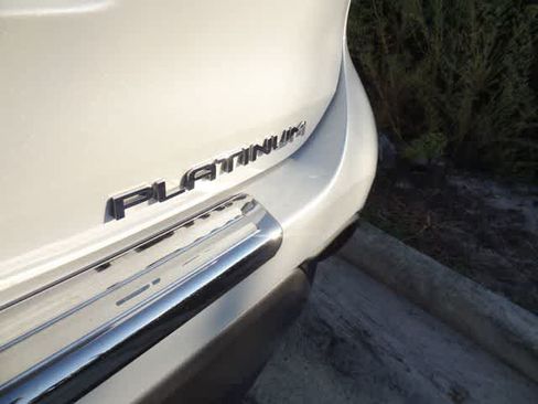Used 2022 Toyota Highlander Platinum AWD/4WD image 8