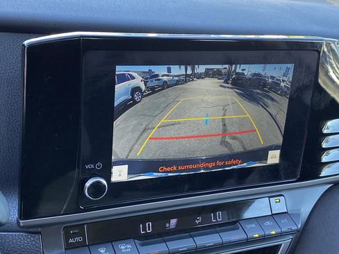 Used 2025 Toyota Camry SE image 19