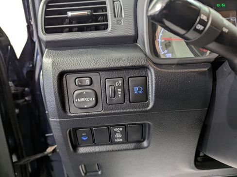 Used 2021 Toyota 4Runner TRD Off-Road Premium w/ Moonroof Package AWD/4WD image 18
