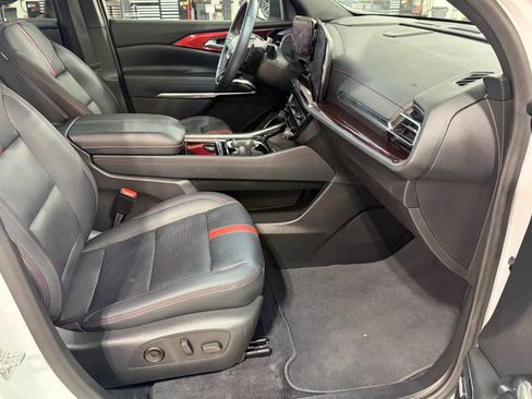 Used 2024 Chevrolet Traverse RS image 27