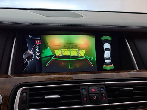 Used 2015 BMW 750Li xDrive AWD/4WD image 34