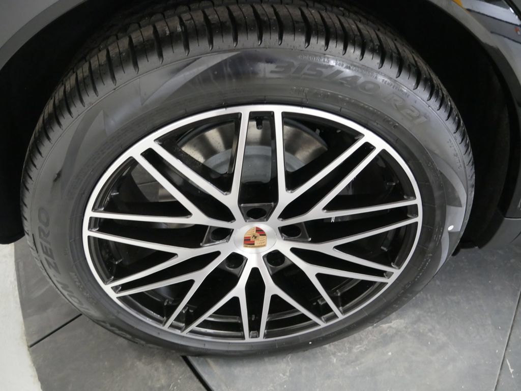 Certified 2026 Porsche Cayenne AWD/4WD image 15