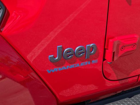 Certified 2025 Jeep Wrangler Unlimited Sahara AWD/4WD image 23