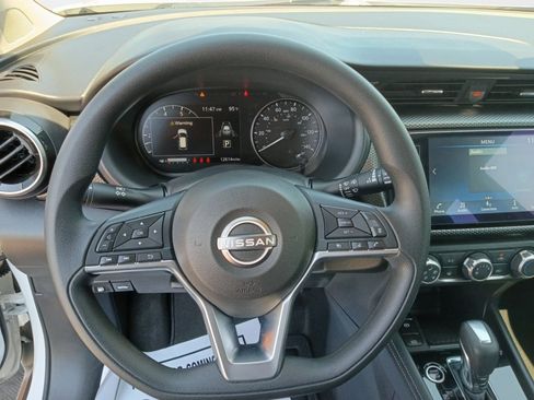 Used 2023 Nissan Kicks SV FWD image 10
