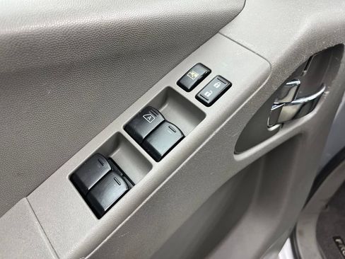 Used 2016 Nissan Frontier SV w/ SV Value Truck Package RWD image 9