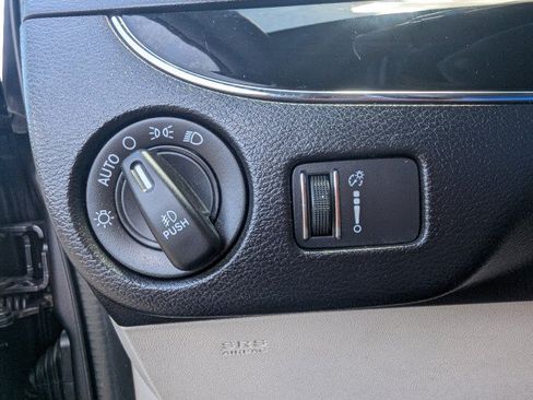 Used 2019 Dodge Grand Caravan SXT FWD image 17