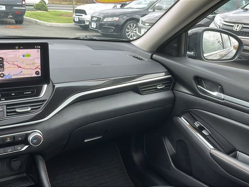 Used 2024 Nissan Altima 2.5 SR w/ SR Premium Package image 22