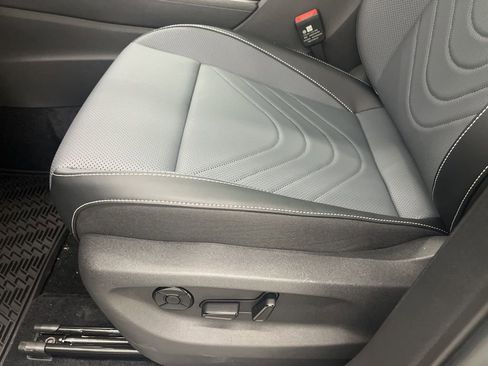 New 2026 Volkswagen Tiguan SE AWD/4WD image 16