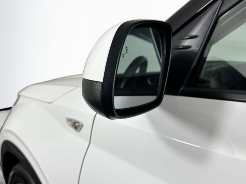 Used 2025 Hyundai Venue SEL image 16