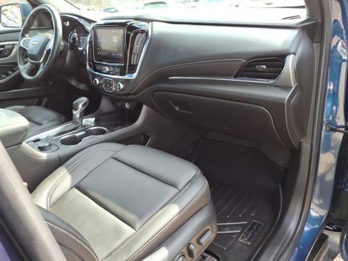 Certified 2023 Chevrolet Traverse LT w/ LT Premium Package AWD/4WD image 9