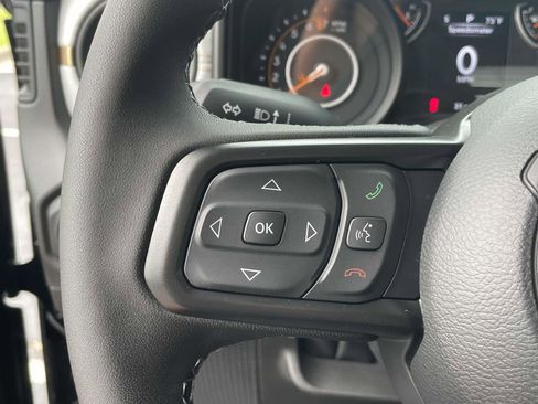 New 2025 Jeep Gladiator Sport image 12