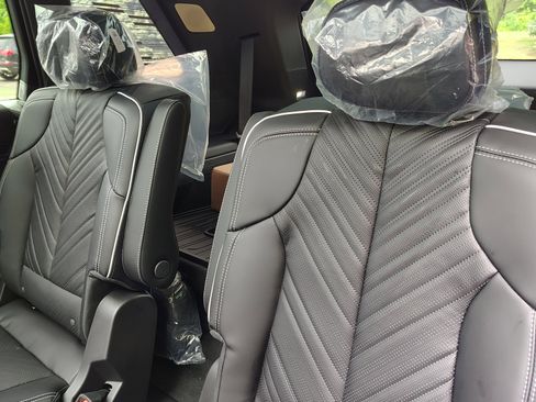 New 2026 Cadillac Vistiq Platinum w/ LPO, Floor Liner Package image 26