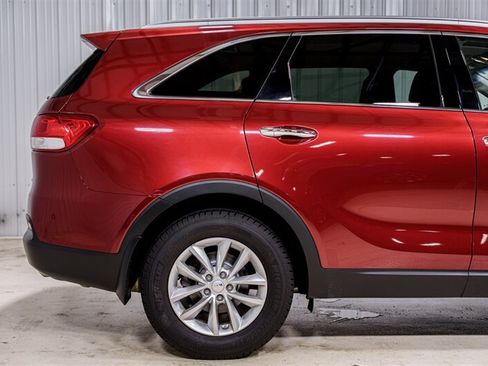Used 2018 Kia Sorento FWD image 16