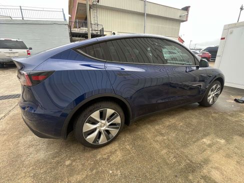 Used 2023 Tesla Model Y Long Range image 3