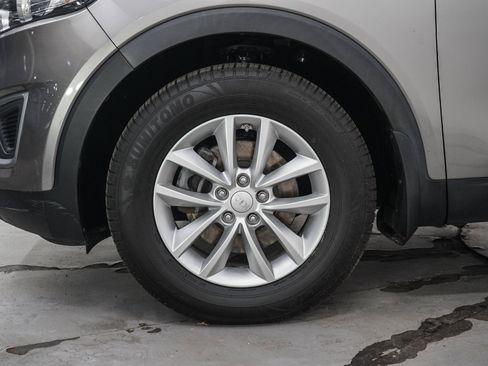 Used 2017 Kia Sorento FWD image 27