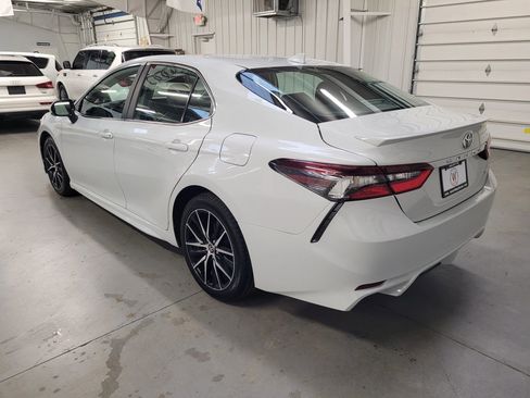 Used 2022 Toyota Camry SE image 5
