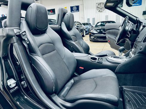 Used 2014 Nissan 370Z Touring w/ Sport Package image 31