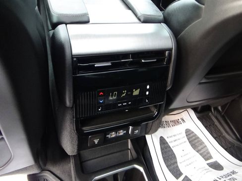 Certified 2024 Jeep Wagoneer Series II w/ Convenience Group I AWD/4WD image 14