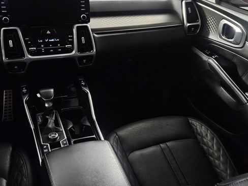 Used 2022 Kia Sorento SX FWD image 9