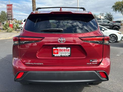 Used 2020 Toyota Highlander XLE image 6