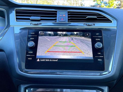 Used 2024 Volkswagen Tiguan SE image 13