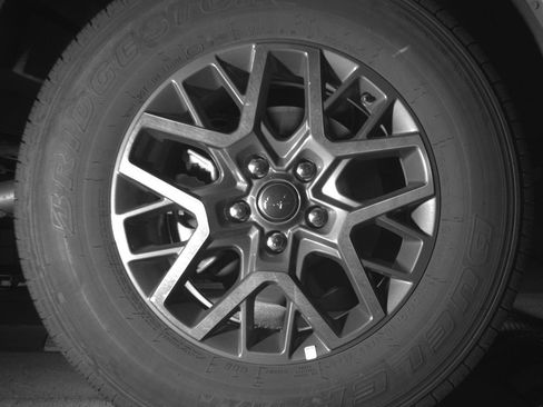 Used 2025 Jeep Wrangler Sahara image 15