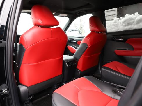 Used 2025 Toyota Highlander XSE image 14