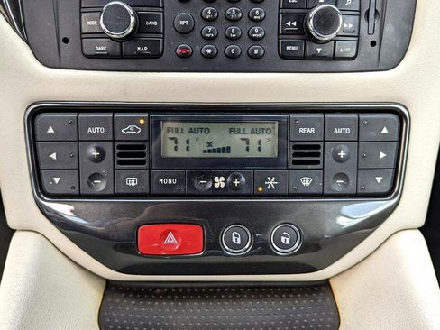 Used 2013 Maserati GranTurismo Convertible image 21