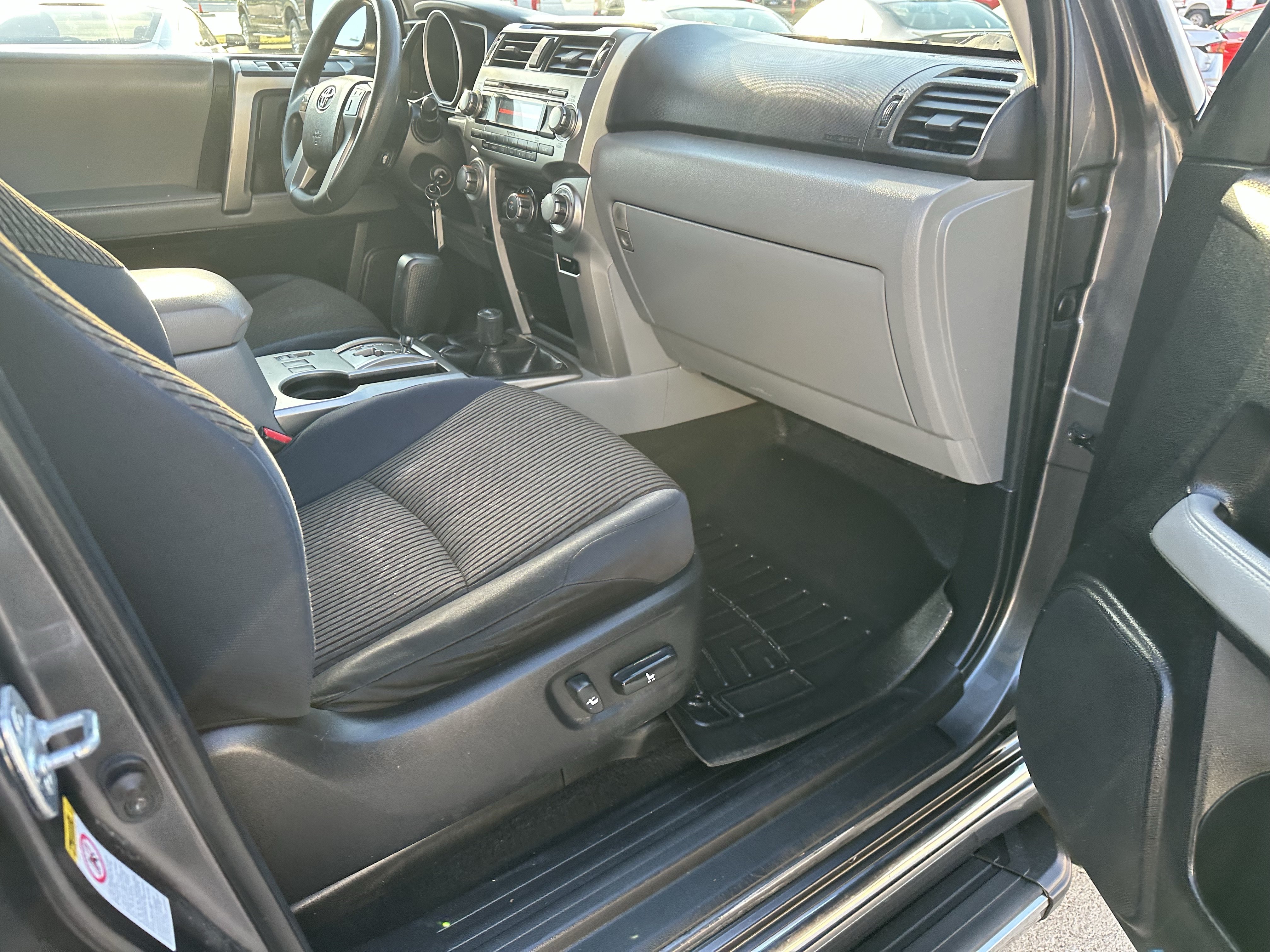 Used 2011 Toyota 4Runner SR5 w/ Convenience Pkg AWD/4WD image 11
