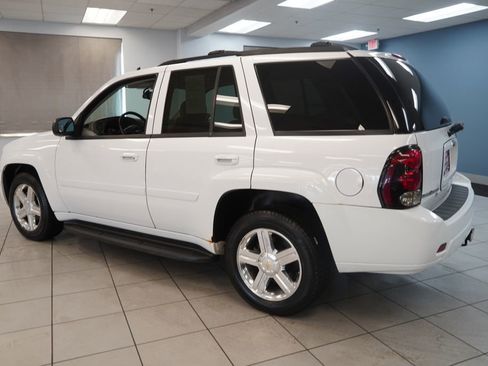 Used 2009 Chevrolet TrailBlazer LT w/ Sun And 6-Disc Cd Package AWD/4WD image 8
