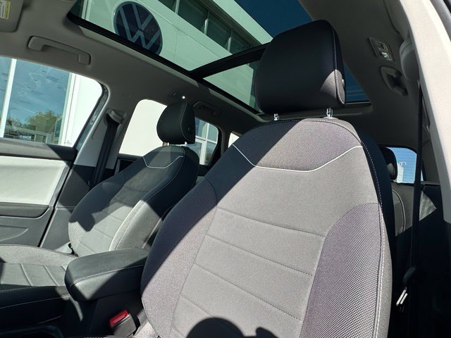 Used 2023 Volkswagen Taos SE w/ Panoramic Sunroof Package AWD/4WD image 26
