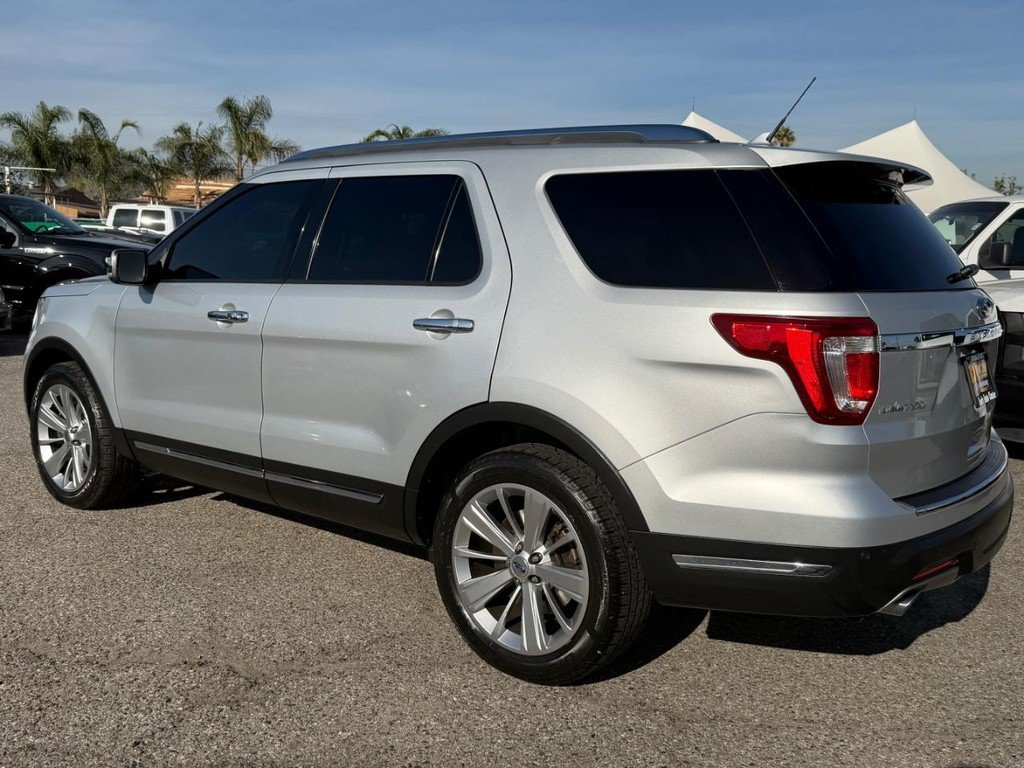 Used 2018 Ford Explorer Limited w/ Ford Safe & Smart Package FWD image 9