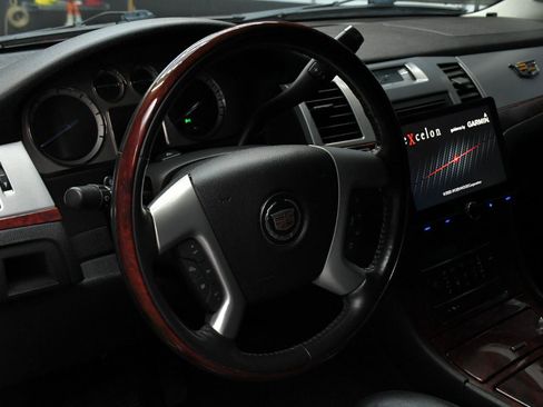 Used 2013 Cadillac Escalade EXT Luxury AWD/4WD image 21