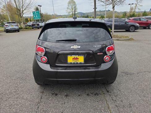 Used 2015 Chevrolet Sonic LT w/ Fun and Sun Package FWD image 5