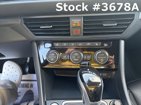 Certified 2023 Volkswagen Jetta SE image 9
