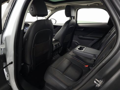 Used 2018 Jaguar F-PACE Prestige image 32
