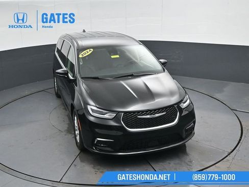 Used 2024 Chrysler Pacifica Touring-L FWD image 51