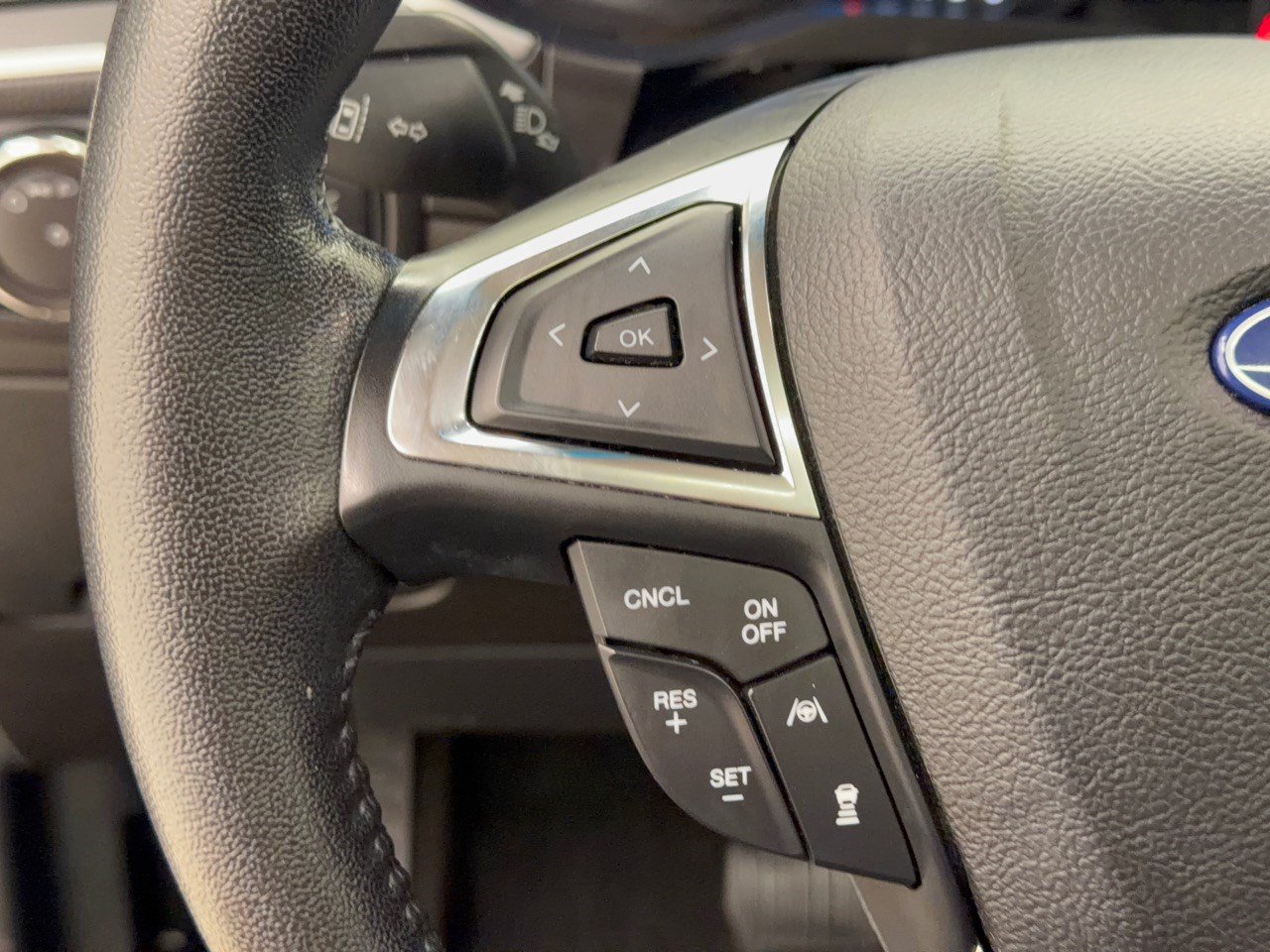Used 2019 Ford Edge Titanium w/ Equipment Group 301A FWD image 18